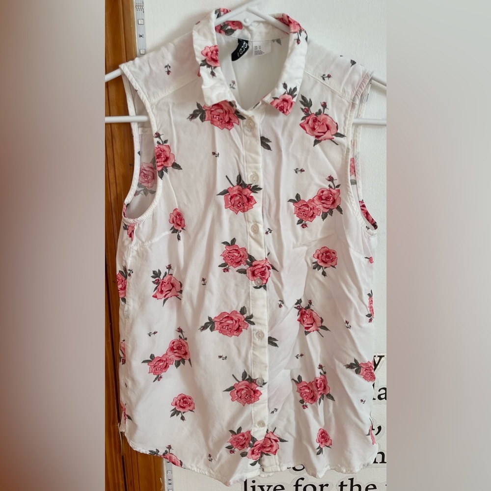 H&M | White Floral | Sleeveless Button Down